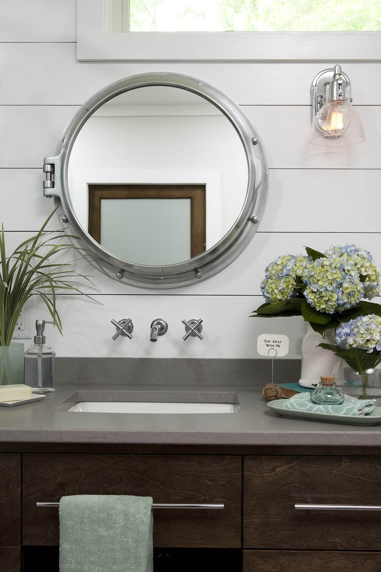 Detail Shot Bath Abney