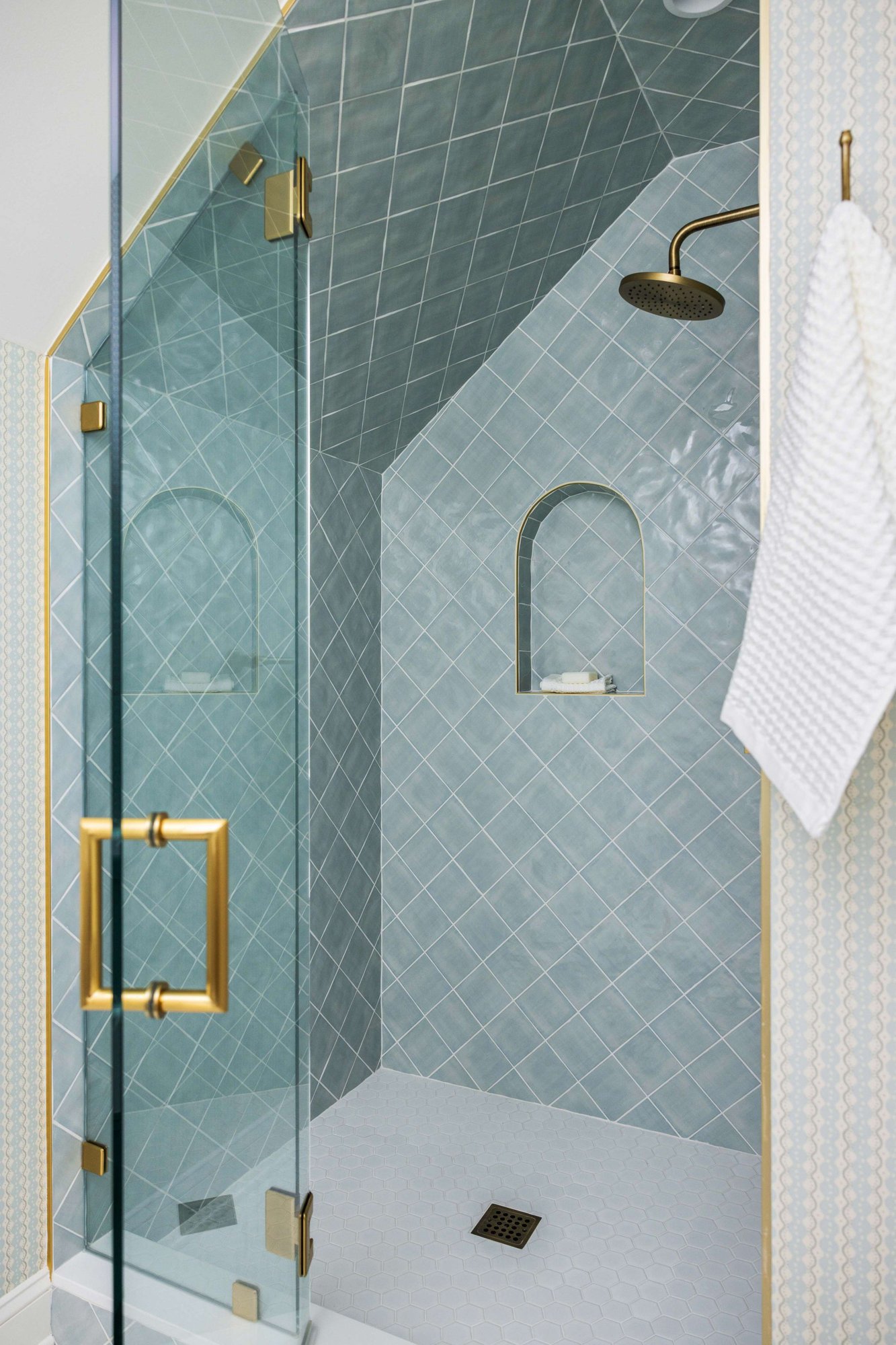 20 - Noras Shower